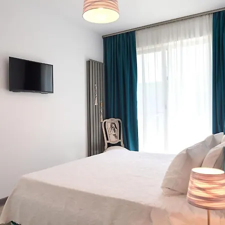 Summer Memories N Pools * Navodari